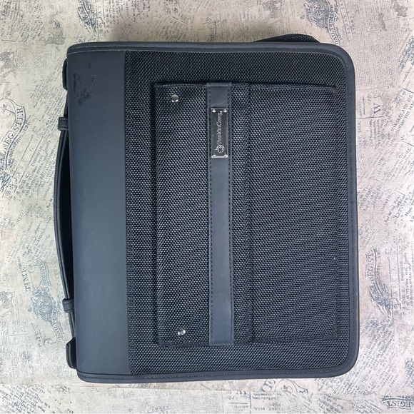 Franklin Covey - Friday Binder - Nylon Zipper with Handles (Classic, Black) - Picture 1 of 14